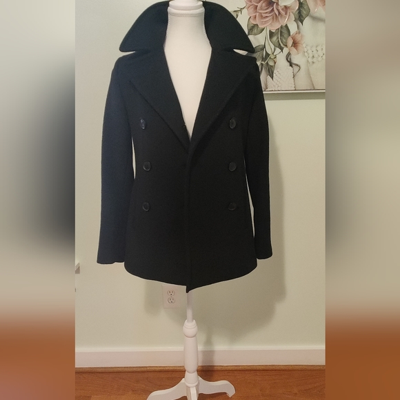 Calvin Klein - Picture 1 of 8